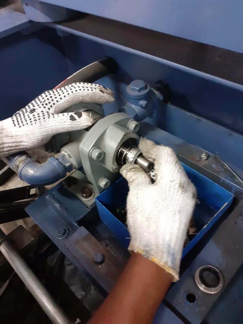 perbaikan lube oil prime pump